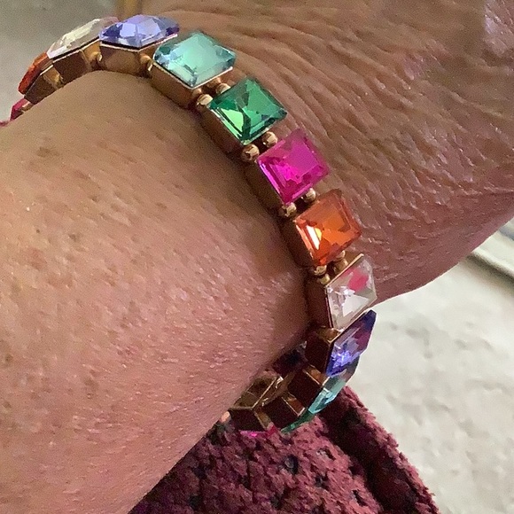 Bracelet with colored stones Stretchy gold tone background size large. - Picture 2 of 14